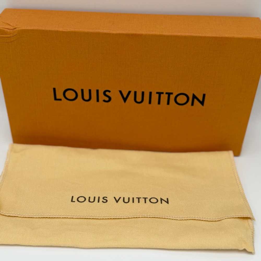 Louis Vuitton Poudre Empriente Sarah Wallet w/ Chain Blush Pink - Picture 14 of 16